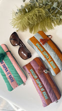 Carica l'immagine nel visualizzatore di Gallery, Astuccio trapuntato (Porta occhiali) - Rosa & Verde (Stripes)
