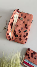 Carica l'immagine nel visualizzatore di Gallery, Pocket Pochette con tasca (Mini) - Ciliegie Salmone