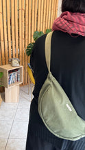 Carica l'immagine nel visualizzatore di Gallery, Moon Bag - verde militare/righe rosa e verdi (Stripes)
