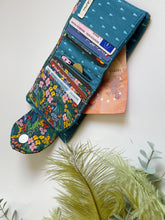 Load image into Gallery viewer, Le Petit - Garden Flowers blue