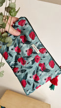 Carica l'immagine nel visualizzatore di Gallery, Pochette trapuntata - Papaveri e soffioni