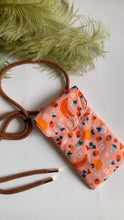 Carica l'immagine nel visualizzatore di Gallery, Astuccio porta cellulare (Cordino) - Fruits