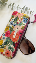 Load image into Gallery viewer, Astuccio trapuntato (Porta occhiali) - Garden Flowers