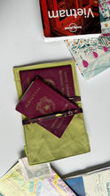Carica l'immagine nel visualizzatore di Gallery, Porta Passaporto + Travel Journal - Ciliegie