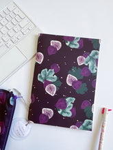 Carica l'immagine nel visualizzatore di Gallery, Porta Passaporto + Travel Journal - Fichi