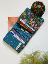 Load image into Gallery viewer, Le Petit - Garden Flowers blue