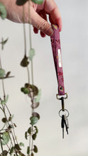Carica l'immagine nel visualizzatore di Gallery, Portachiavi - Ciliegie Malva