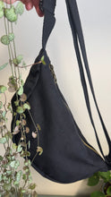 Carica l'immagine nel visualizzatore di Gallery, Moon Bag - nera /Airone (Nippori)