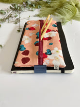 Carica l'immagine nel visualizzatore di Gallery, Astucci-iaiami (standard) - Lamponi e Mirtilli