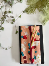 Carica l'immagine nel visualizzatore di Gallery, Astucci-iaiami (standard) - Lamponi e Mirtilli