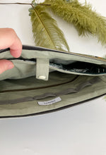 Load image into Gallery viewer, Custodia per Tablet/iPad (tasche interne) - Parrot