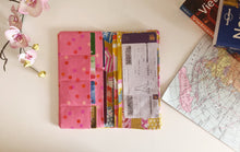 Carica l'immagine nel visualizzatore di Gallery, Porta Documenti da viaggio (versione 1 passaporto) - Orange Juice Yellow