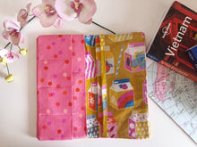 Carica l'immagine nel visualizzatore di Gallery, Porta Documenti da viaggio (versione 1 passaporto) - Orange Juice Yellow