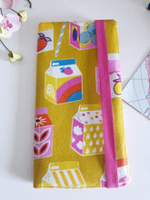 Carica l'immagine nel visualizzatore di Gallery, Porta Documenti da viaggio (versione 1 passaporto) - Orange Juice Yellow