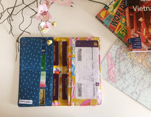 Load image into Gallery viewer, Porta Documenti da Viaggio (versione Famiglia - 4 passaporti) - Orange Juice Yellow