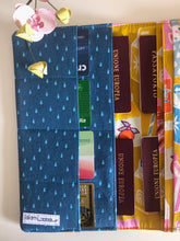 Load image into Gallery viewer, Porta Documenti da Viaggio (versione Famiglia - 4 passaporti) - Orange Juice Yellow