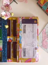 Load image into Gallery viewer, Porta Documenti da Viaggio (versione Famiglia - 4 passaporti) - Orange Juice Yellow