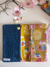 Load image into Gallery viewer, Porta Documenti da Viaggio (versione Famiglia - 4 passaporti) - Orange Juice Yellow