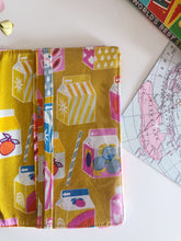 Load image into Gallery viewer, Porta Documenti da Viaggio (versione Famiglia - 4 passaporti) - Orange Juice Yellow