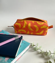 Carica l'immagine nel visualizzatore di Gallery, Astuccio cubotto - Banane