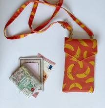 Carica l'immagine nel visualizzatore di Gallery, Astuccio porta telefono tracolla - Banane (VERIFICARE MISURE DEL TEL PRIMA DI ACQUISTARE)