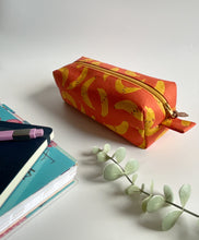 Carica l'immagine nel visualizzatore di Gallery, Astuccio cubotto - Banane