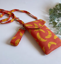 Carica l'immagine nel visualizzatore di Gallery, Astuccio porta telefono tracolla - Banane (VERIFICARE MISURE DEL TEL PRIMA DI ACQUISTARE)