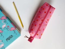 Carica l'immagine nel visualizzatore di Gallery, Astuccio cubotto - Rosa pois