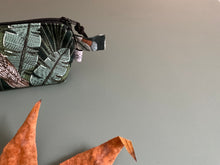 Carica l'immagine nel visualizzatore di Gallery, Astuccio portacavi del telefono - Parot