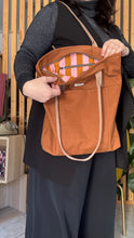 Load image into Gallery viewer, Tote Bag Tamalito - Terracotta /Cammello &amp; rosa (Stripes)
