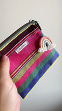 Load image into Gallery viewer, Pochette Quadrata - Righe a colori  arcobaleno
