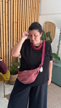 Carica l'immagine nel visualizzatore di Gallery, Moon Bag - Rosa acceso/80’s

