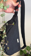 Carica l'immagine nel visualizzatore di Gallery, Moon Bag - nera /Airone (Nippori)
