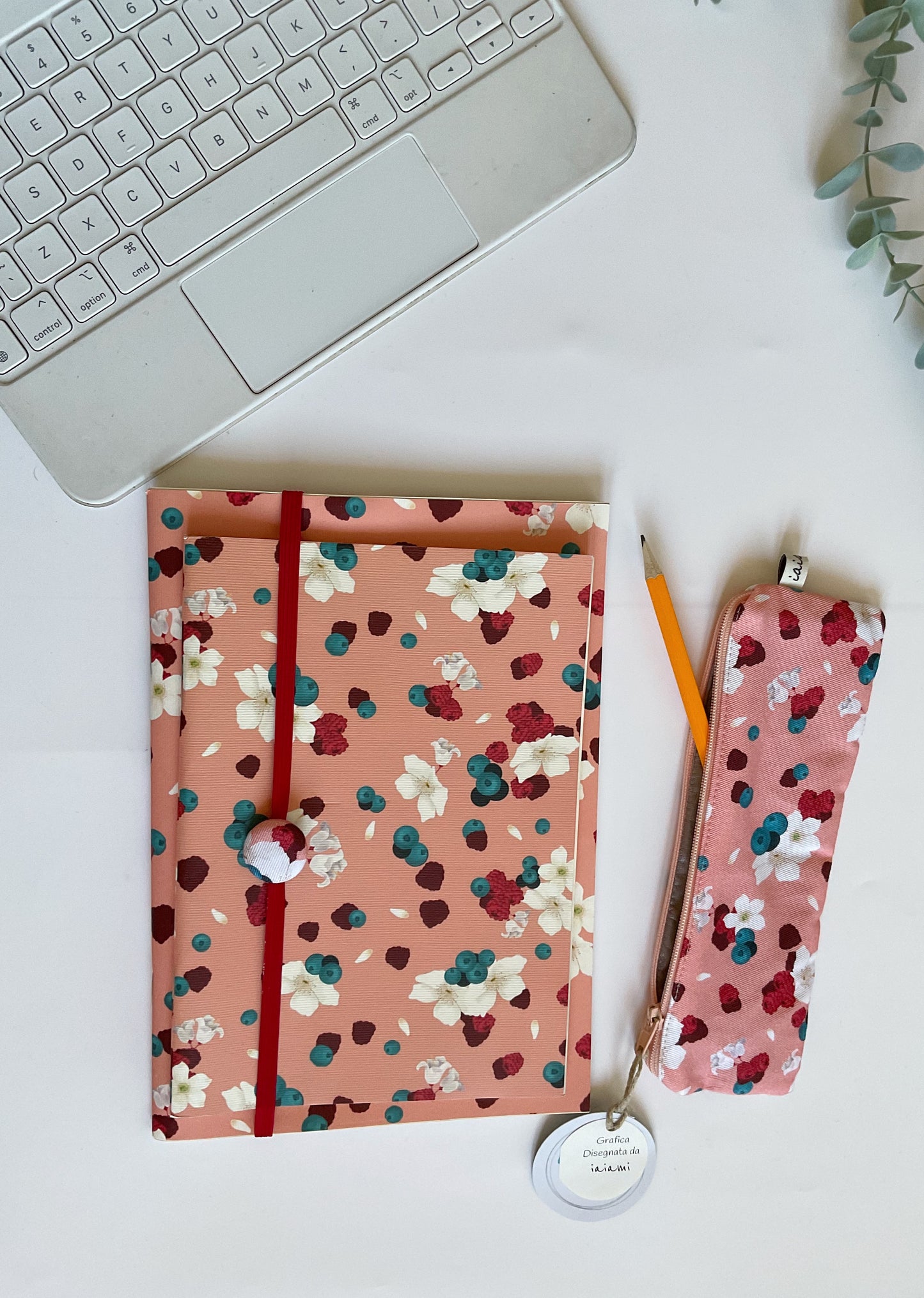 Quaderno A5 + Quaderno Maxi + Segnalibro + Astuccio mini (Lamponi e Mirtilli)