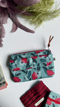 Carica l&#39;immagine nel visualizzatore di Gallery, Pocket Pochette con tasca (Mini) - Papaveri e soffioni
