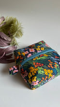 Load image into Gallery viewer, Mini trousse - Garden Flowers Blue
