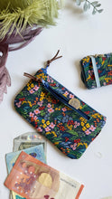 Load image into Gallery viewer, Pocket Pochette con tasca (Mini) - Garden Flowers Blue
