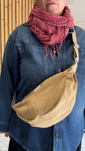 Carica l'immagine nel visualizzatore di Gallery, Moon Bag - khaki /Blue dorato (Nippori)
