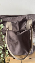 Carica l'immagine nel visualizzatore di Gallery, Tote Bag Tamalito - Grigio /Verde &amp; rosa (Stripes)
