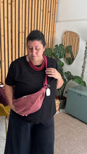 Carica l'immagine nel visualizzatore di Gallery, Moon Bag - Rosa acceso/80’s
