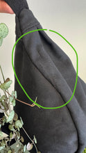 Carica l'immagine nel visualizzatore di Gallery, Piccolo difetto Moon Bag - Nera /Gingko (Nippori)
