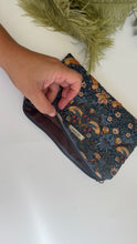 Carica l&#39;immagine nel visualizzatore di Gallery, Pochette trapuntata - foglie blue (Nippori)

