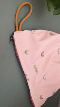 Carica l'immagine nel visualizzatore di Gallery, Gocce Pochette Maxi (idrorepellente) - Arcobaleni
