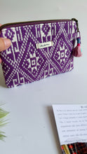 Carica l&#39;immagine nel visualizzatore di Gallery, Pochette - Geometrica viola
