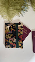 Load image into Gallery viewer, Porta Passaporto - Black &amp; Gold (Nippori)
