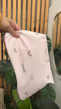 Carica l'immagine nel visualizzatore di Gallery, Gocce Pochette Maxi (idrorepellente) - Arcobaleni
