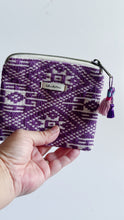 Carica l&#39;immagine nel visualizzatore di Gallery, Pochette Quadrata - Geometrica viola
