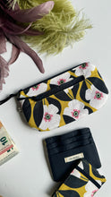 Load image into Gallery viewer, Pocket Pochette (Maxi)  con tasca - Margherite grandi
