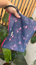 Carica l'immagine nel visualizzatore di Gallery, Gocce pochette Media (idrorepellente) - Fenicotteri
