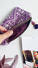 Carica l&#39;immagine nel visualizzatore di Gallery, Pochette Mini - Geometrica viola
